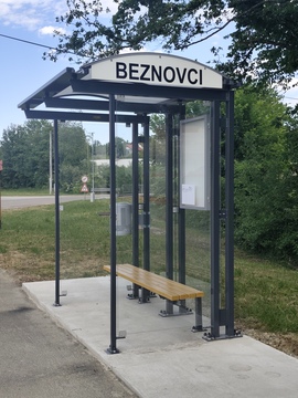 Nadstrešnica avtobusnega postajališča v Beznovcih